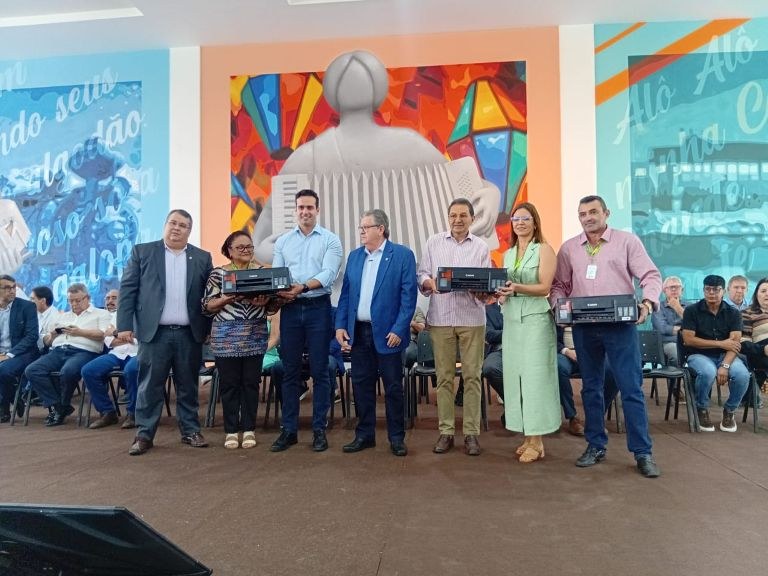 Governo entrega ações que fortalecem a agricultura familiar e ampliar a regularização fundiária na PB.