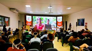 Minidocumentário mostra como o açaí se tornou identidade de ribeirinhos.