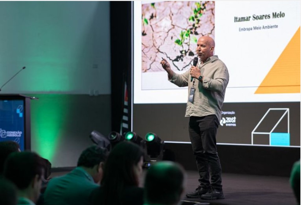 Abisolo 2025 reúne ciência e indústria e premia pesquisas que impulsionam insumos orgânicos e biofertilizantes.