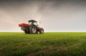 Em Dias de Chuva é Possível Aplicar Fertilizantes em Pastagens? Entendendo Riscos, Benefícios e Boas Práticas.