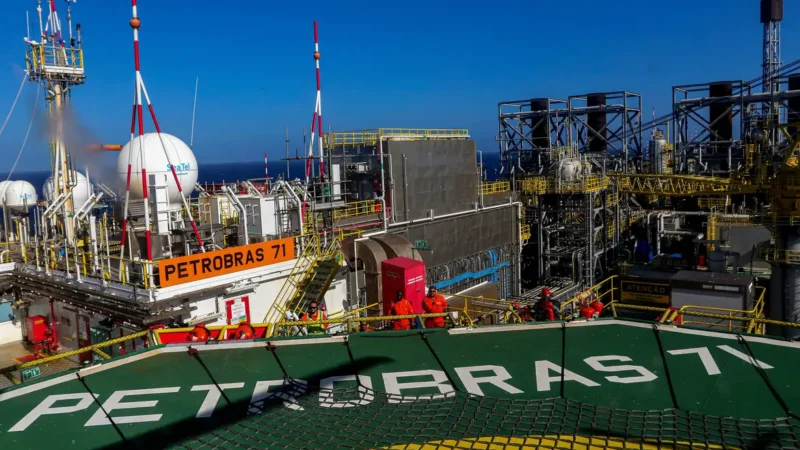 Produção de petróleo e gás atinge 4,921 milhões de barris em novembro.