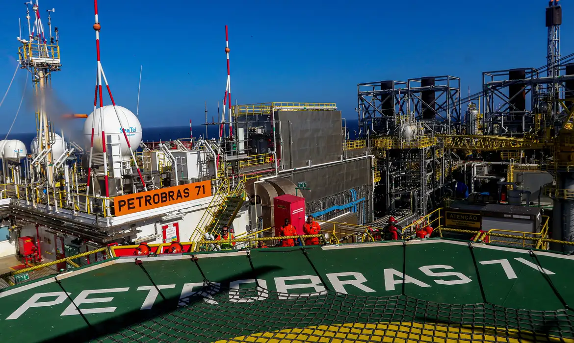 Produção de petróleo e gás atinge 4,921 milhões de barris em novembro.