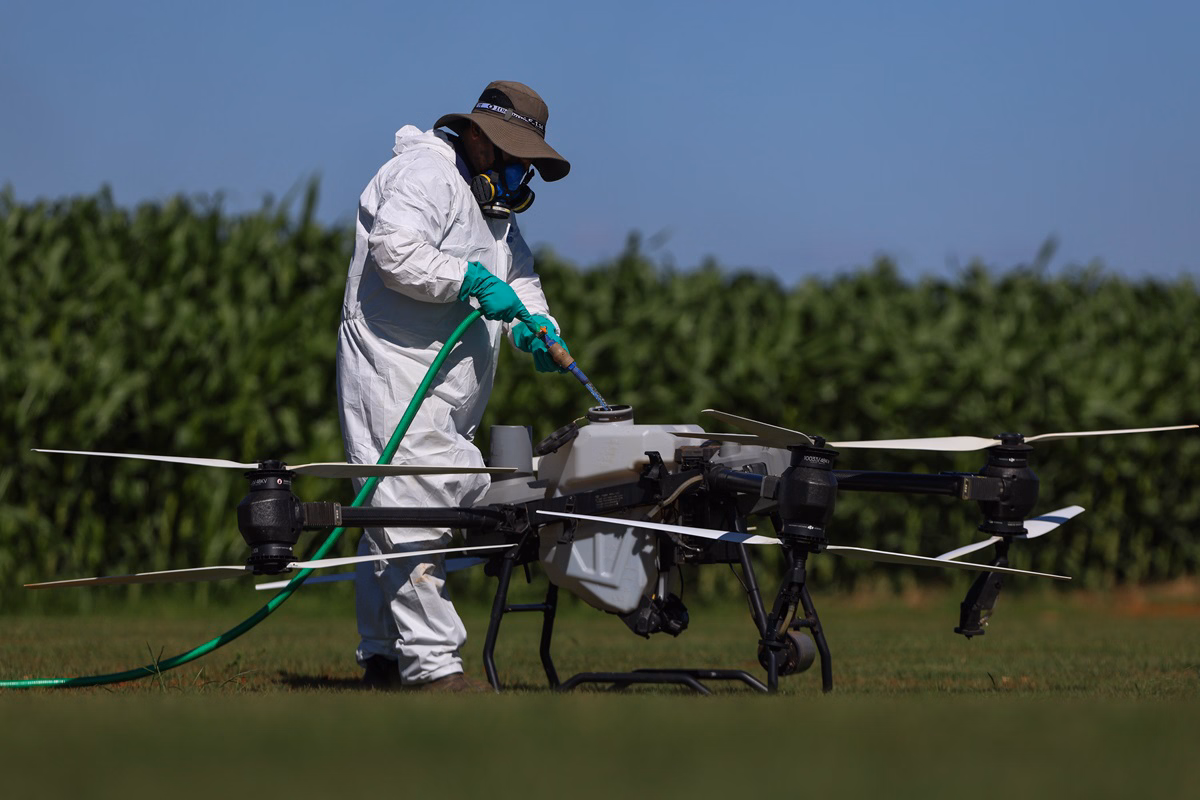 Drones promovem revolução no campo, e número de equipamentos agrícolas deve crescer 42% em 2026.