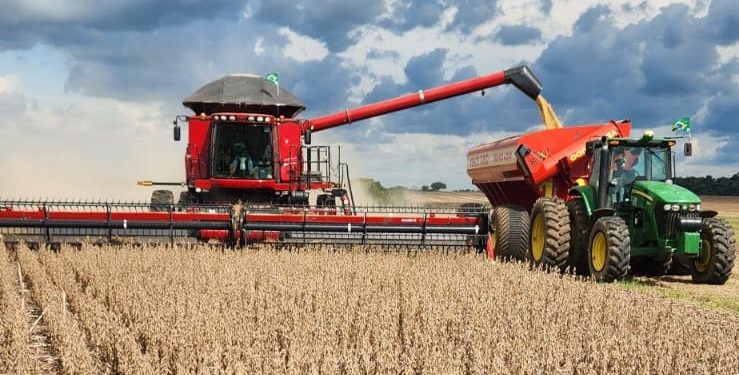 Colheita da soja avança no Tocantins e confirma safra satisfatória, apesar dos desafios logísticos.